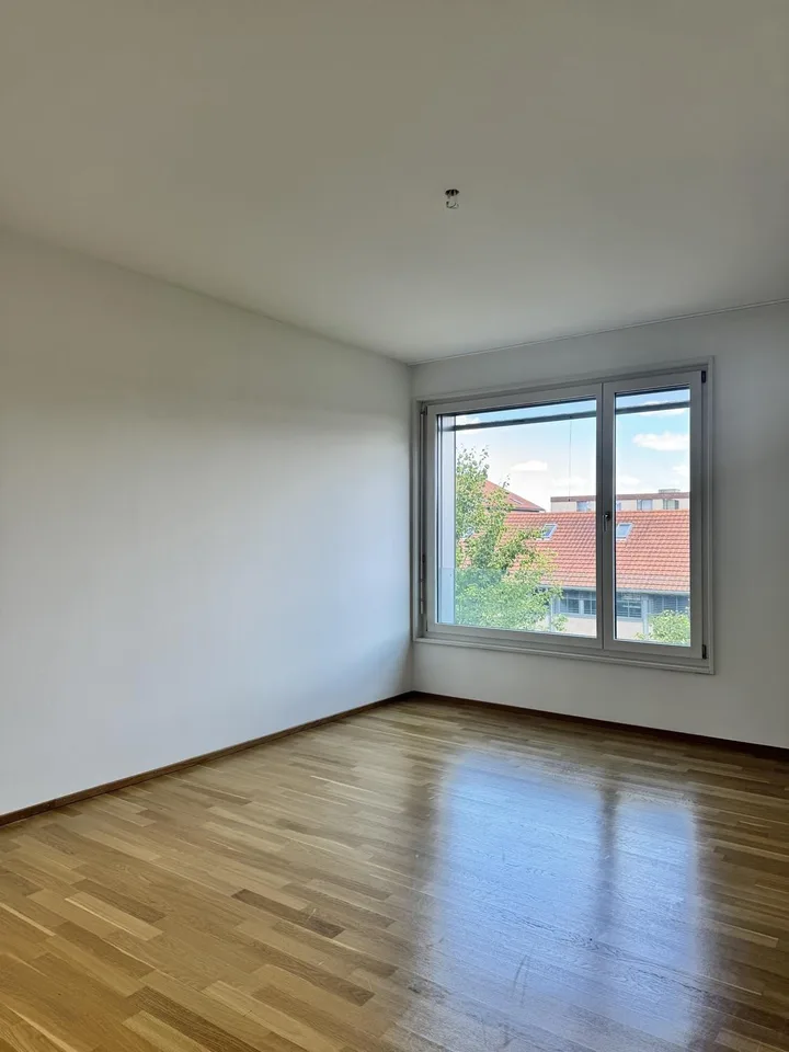 Helle und moderne 4.5 Zimmerwohnung im Naturschutzgebiet – Foto 7 von 13