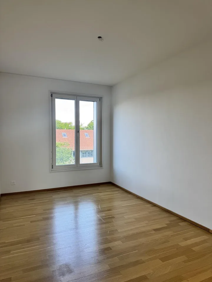 Helle und moderne 4.5 Zimmerwohnung im Naturschutzgebiet – Foto 9 von 13