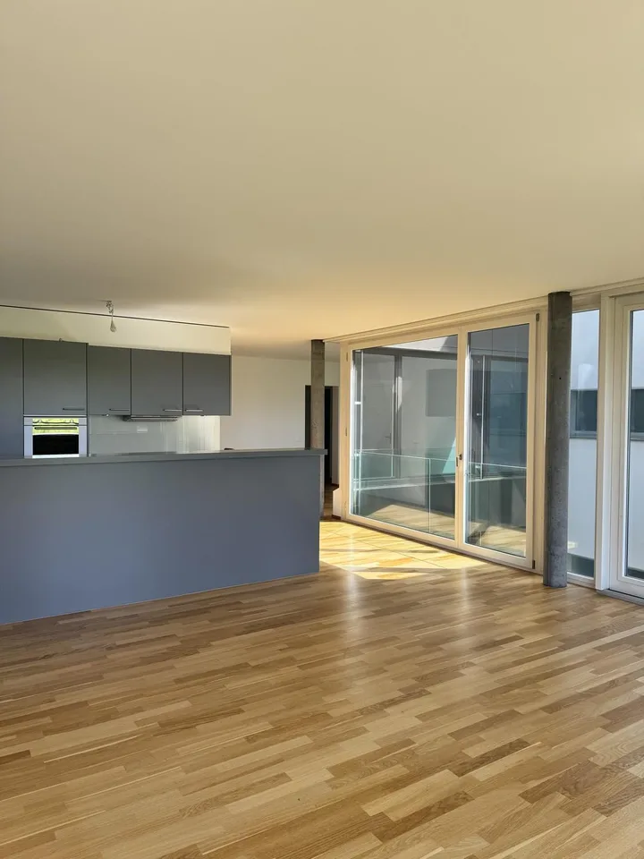 Helle und moderne 4.5 Zimmerwohnung im Naturschutzgebiet – Foto 4 von 13
