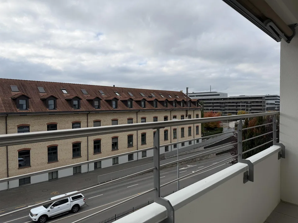 Erstbezug nach Sanierung: 4.5-Zimmer-Wohnung an zentraler Lage in Zug – Foto 2 von 10