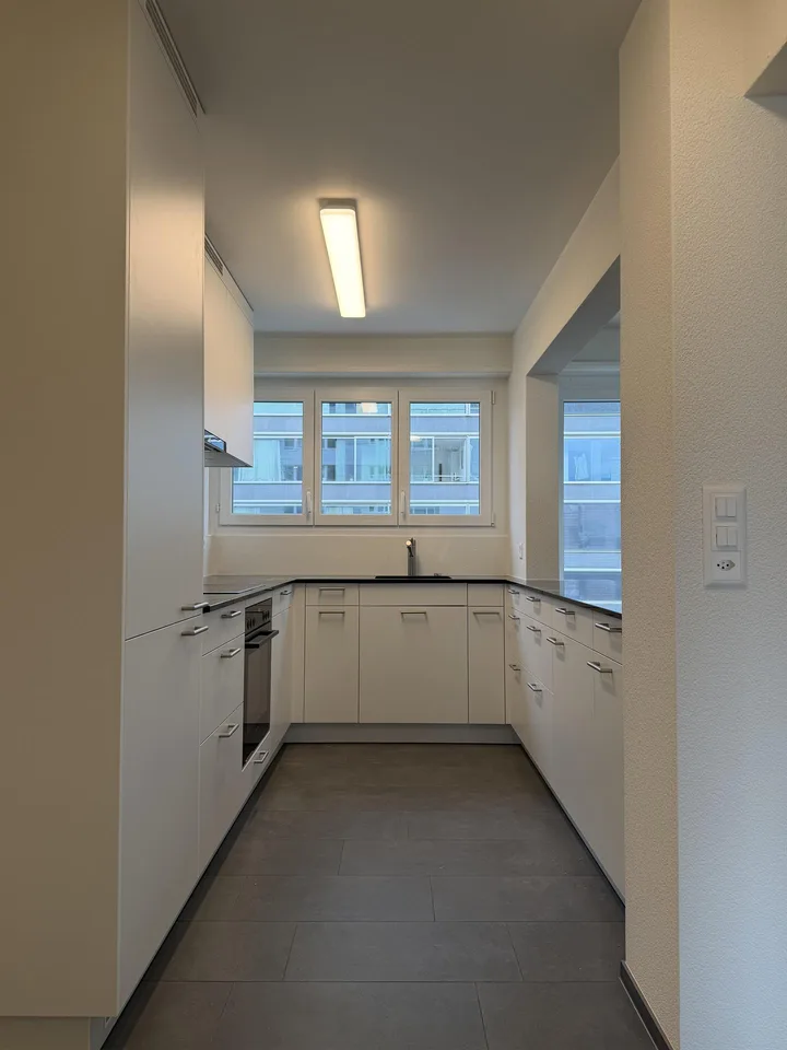 Erstbezug nach Sanierung: 4.5-Zimmer-Wohnung an zentraler Lage in Zug – Foto 3 von 10