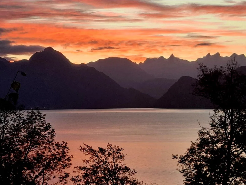 Exclusives modernes Wohnen mit See- und Bergsicht in St. Niklausen – Foto 2 von 19