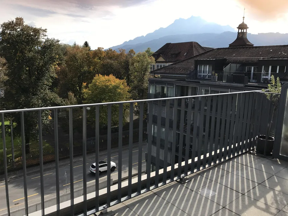 Charmante Dachwohnung mit Cheminée und grossem Balkon – Foto 7 von 7