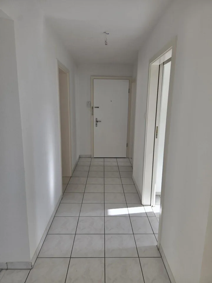 Helle 3.5-Zimmerwohnung mit Balkon – direkt am Bahnhof Muttenz – Foto 7 von 8