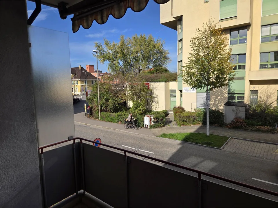 Helle 3.5-Zimmerwohnung mit Balkon – direkt am Bahnhof Muttenz – Foto 4 von 8