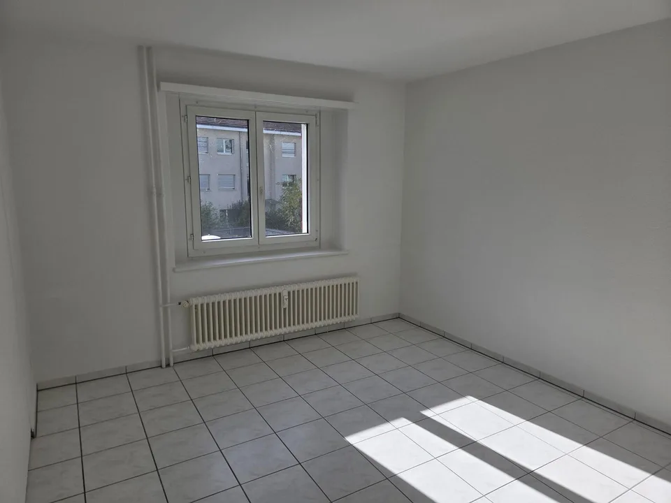 Helle 3.5-Zimmerwohnung mit Balkon – direkt am Bahnhof Muttenz – Foto 5 von 8