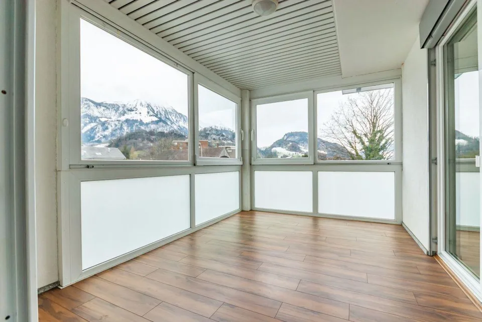 Grosszügige 5.5-Zimmer-Wohnung an zentraler Lage – photo 4 sur 13