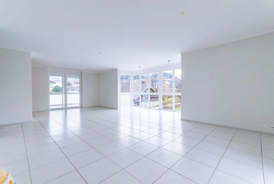 Grosszügige 5.5-Zimmer-Wohnung an zentraler Lage – photo 3 sur 13