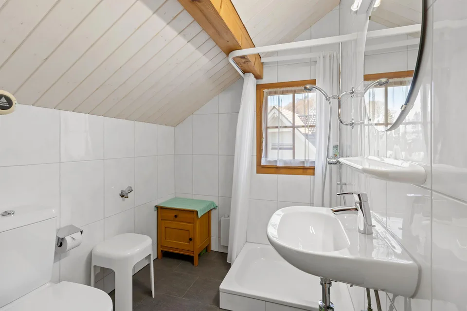 Grosszügiges Haus mit Einliegerwohnung – Foto 12 von 15