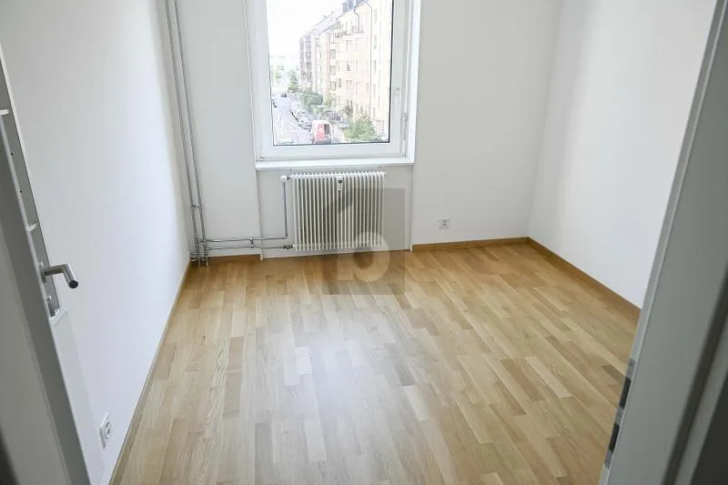 SANIERTER ALTBAU-CHARME MIT GROSSER SÜDTERRASSE – Foto 4 von 6