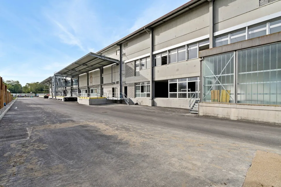1'500 m² warehouse for rent - Onnens – photo 14 of 15