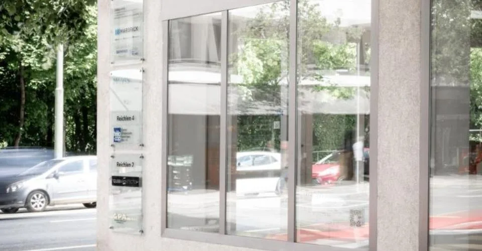 SPAZIO COMMERCIALE CON VETRINA SU DUE LIVELLI – foto 6 di 7