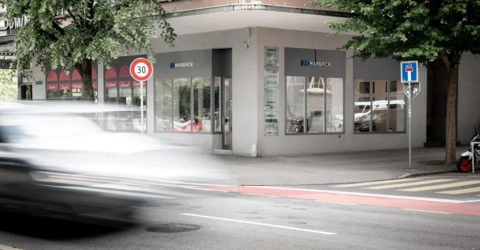 SPAZIO COMMERCIALE CON VETRINA SU DUE LIVELLI – foto 7 di 7
