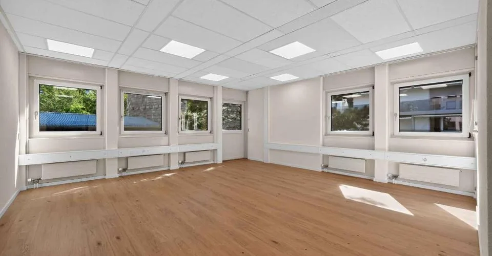 Votre futur bureau-cabinet dans un espace rénové aux portes de Pully – Foto 4 von 12