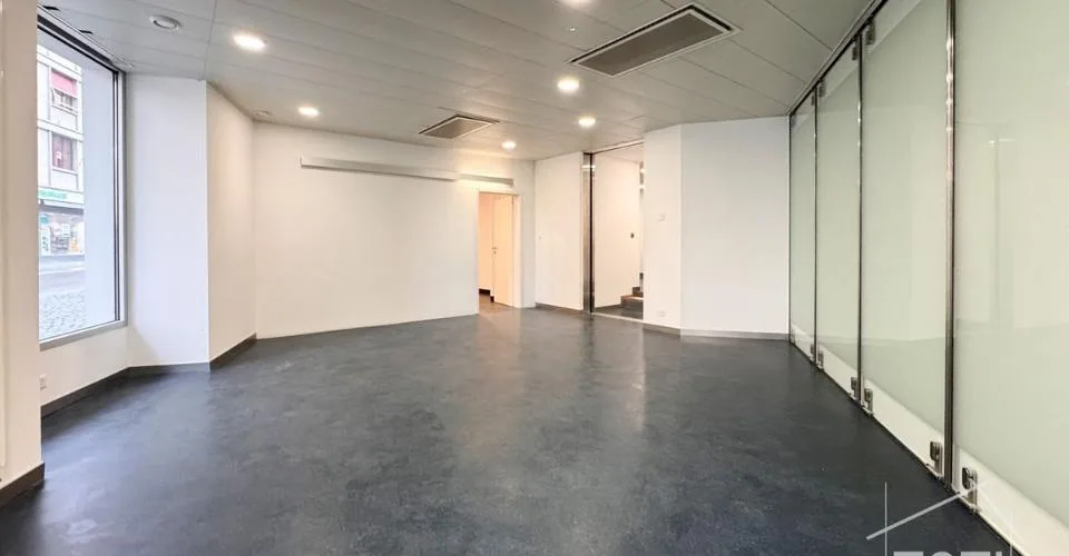 High-quality commercial building in the heart of the city - visibility and potential – photo 21 of 26
