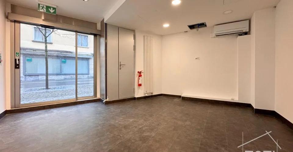 High-quality commercial building in the heart of the city - visibility and potential – photo 20 of 26