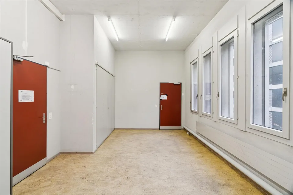 Office – photo 7 of 8