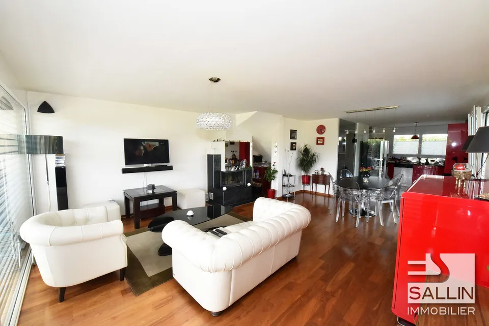 Spacieuse maison de 4½ pièces avec jardin et 2 pl. de parc extérieures