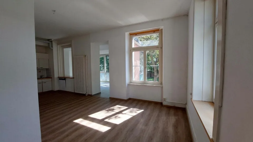 Charmante Altbauwohnung mit Wintergarten an zentraler Lage