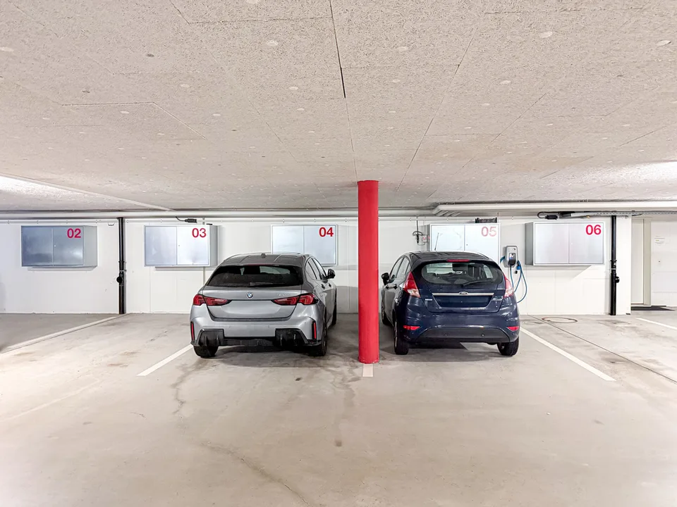 Einstellplätze in geschlossener Tiefgarage