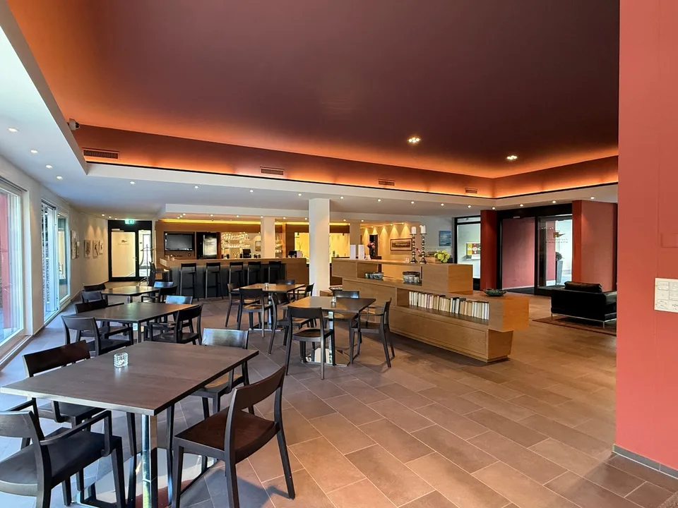 Büroraum im klimatisierten Businesscenter im hotelartigen Umfeld – Foto 20 von 30