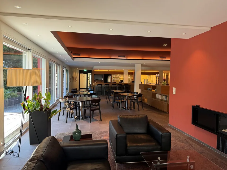 Büroraum im klimatisierten Businesscenter im hotelartigen Umfeld – Foto 19 von 30