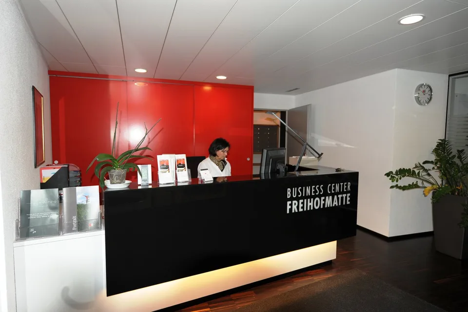 Büroraum im klimatisierten Businesscenter im hotelartigen Umfeld – Foto 16 von 30