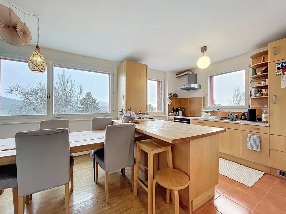 Apartment with 4.5 rooms on the ground floor!