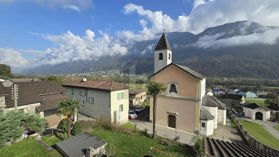 SPAZIOSA E SOLEGGIATA CON AMPIO GIARDINO
