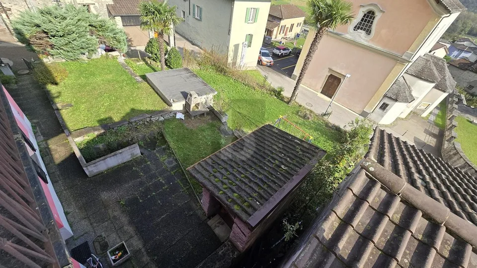 SPAZIOSA E SOLEGGIATA CON AMPIO GIARDINO