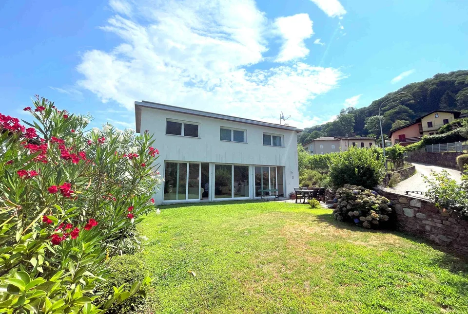 Moderne Villa zwischen Weinbergen und Bergen – Foto 27 von 27