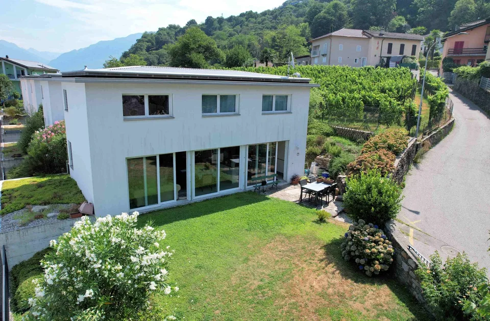 Moderne Villa zwischen Weinbergen und Bergen – Foto 23 von 27