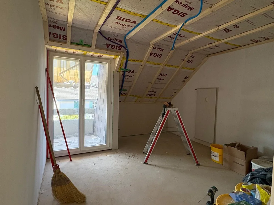 Appartement de 3,5 pièces rénové à neuf dans un quartier calme et central à Ersigen à louer