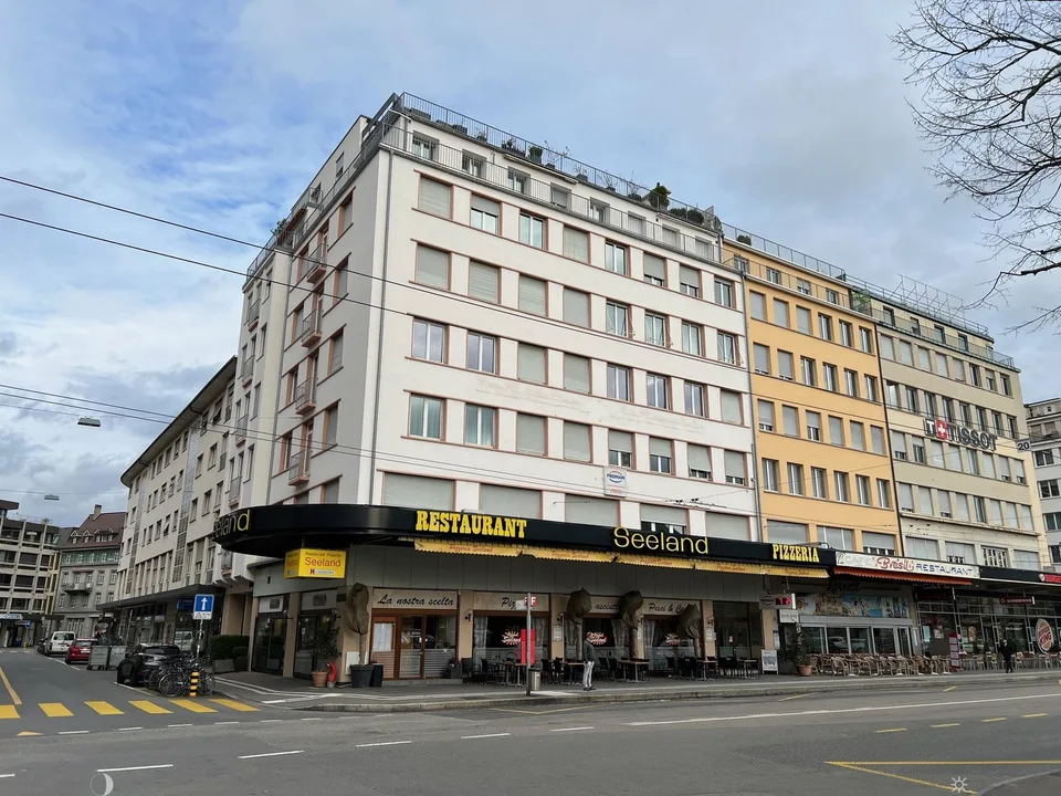 Beste Lage vis-à-vis vom Bahnhof