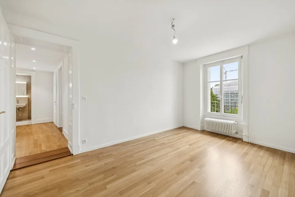 In the heart of the city - 1st rent free !
