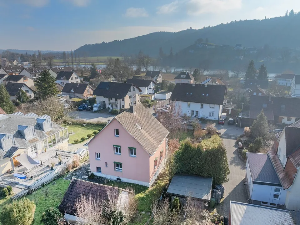 Casa unifamiliare di 5,5 locali più vecchia a Büsingen su un grande terreno