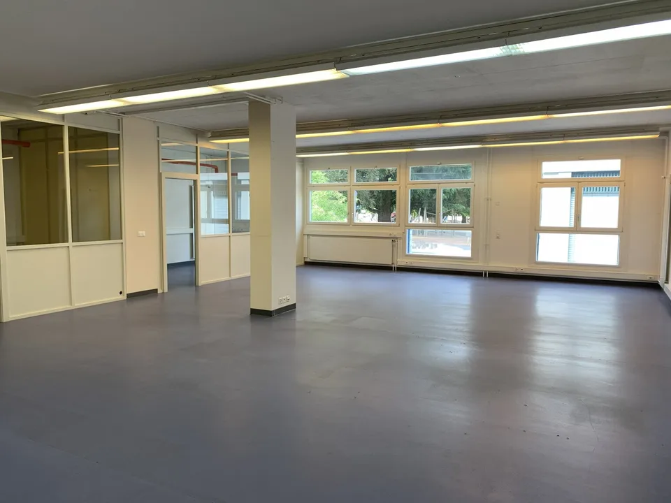 La Tour-de-Peilz, im Gebäude mit der Post - Büroräume im Erdgeschoss – Foto 12 von 18