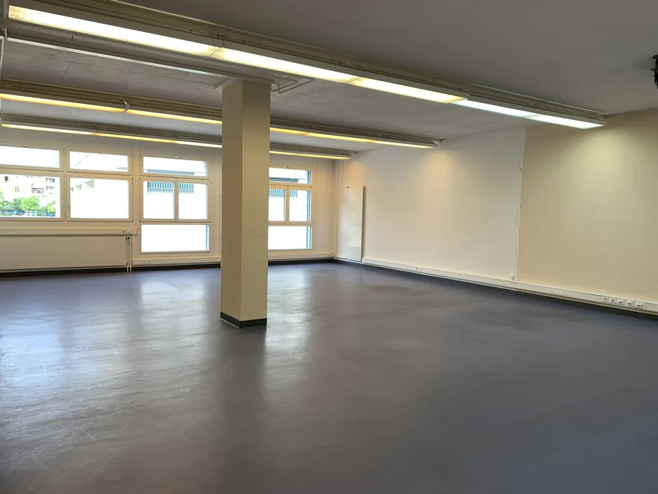 La Tour-de-Peilz, im Gebäude mit der Post - Büroräume im Erdgeschoss – Foto 13 von 18