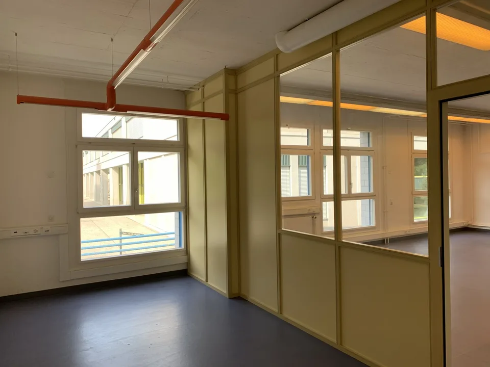 La Tour-de-Peilz, im Gebäude mit der Post - Büroräume im Erdgeschoss – Foto 16 von 18