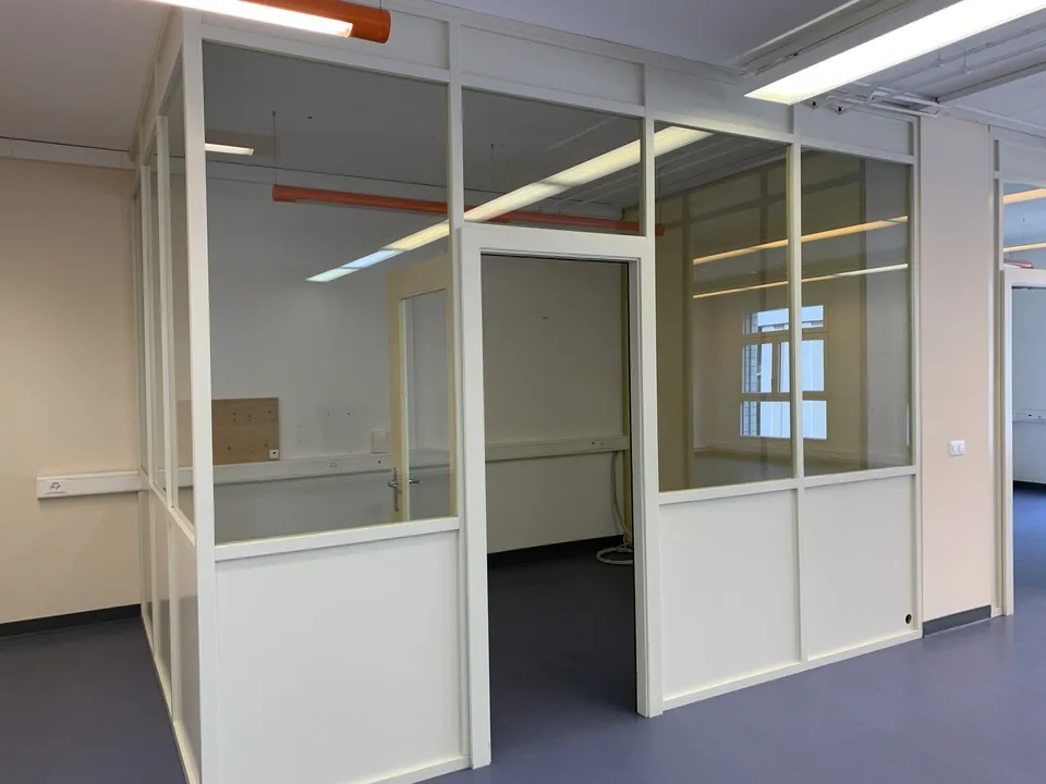La Tour-de-Peilz, im Gebäude mit der Post - Büroräume im Erdgeschoss – Foto 15 von 18