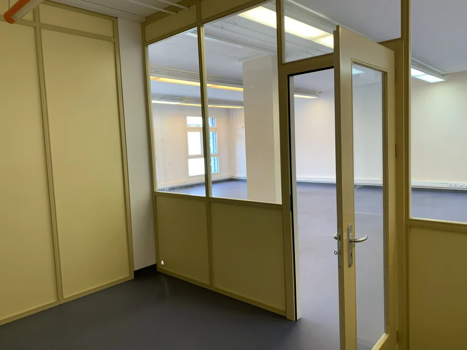 La Tour-de-Peilz, im Gebäude mit der Post - Büroräume im Erdgeschoss – Foto 14 von 18