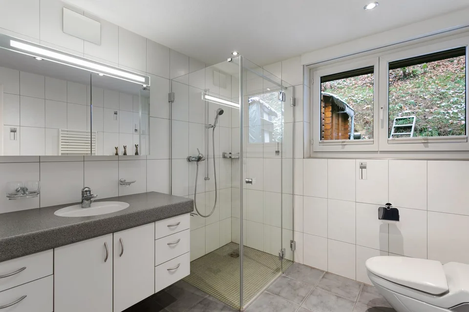 Maison familiale avec annexe sur un terrain ensoleillé