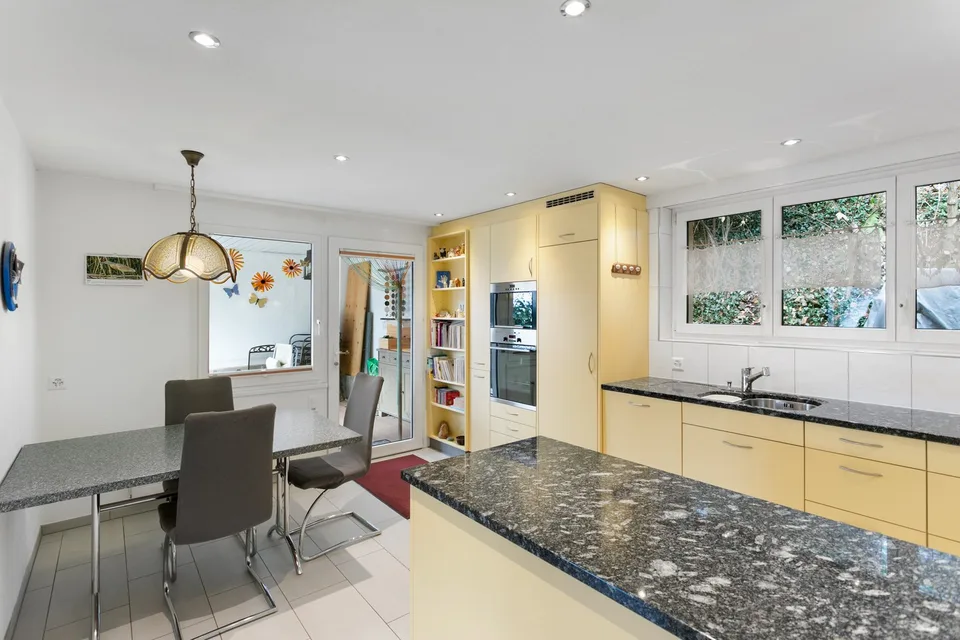 Maison familiale avec annexe sur un terrain ensoleillé