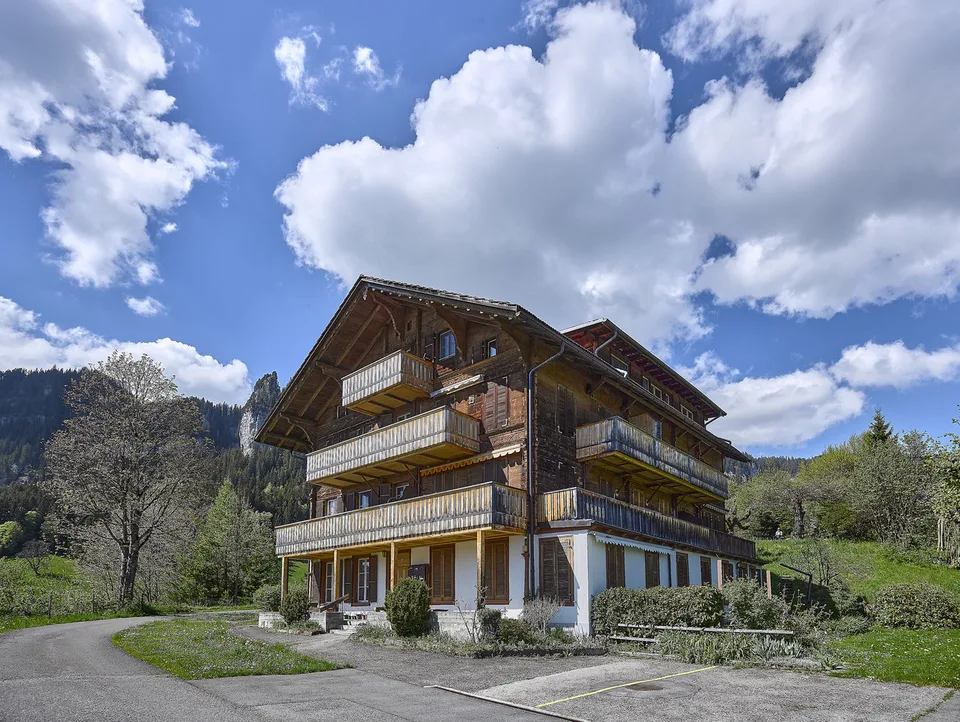 Möblierte 4-Zimmer-Wohnung mit 2 Balkonen und Panoramasicht