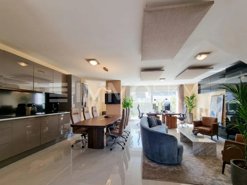 Spacieux bureau en duplex à Perroy