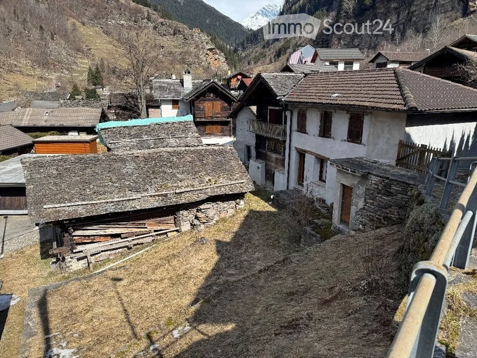 VENDESI CASA DI VACANZA IN ROSSA