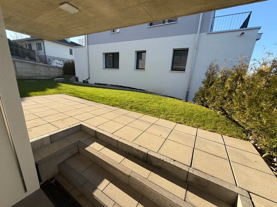 Moderne 3.5-Zimmer-Erdgeschosswohnung mit Gartensitzplatz in Büsserach