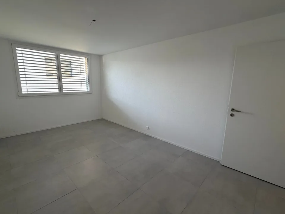 Moderne 3.5-Zimmer-Erdgeschosswohnung mit Gartensitzplatz in Büsserach