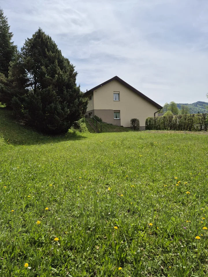 Charmant maison de famille 5.5 pièces avec jardin spacieux à Lichtensteig