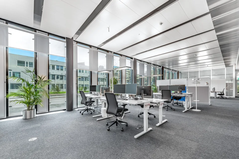 Flächen von 490 - 980 m² | Ausgebaute Büroflächen am Bahnhof Stettbach – Foto 4 von 6